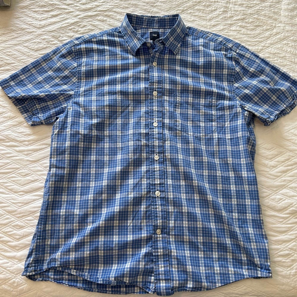 Men’s GAP button-down shirt. Good condition. See pictures.